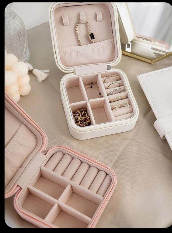 Travel friendly leather jwellery box