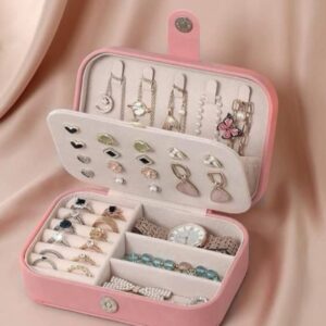 Travel-Friendly Leather Jewelry Box in White, Black, and Pink 🩷