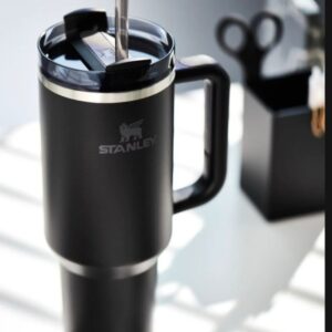 Stylish and spill-proof travel mug