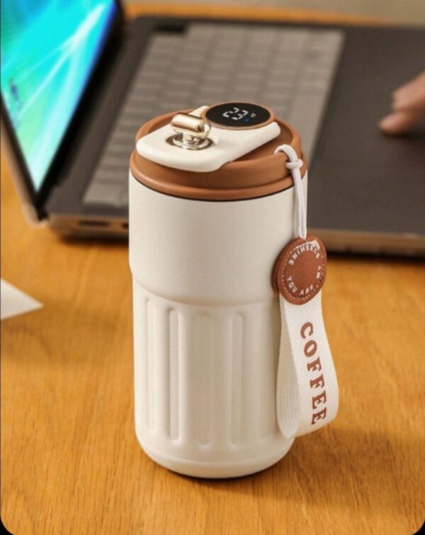 Smart thermos coffee mug with digital temperature display