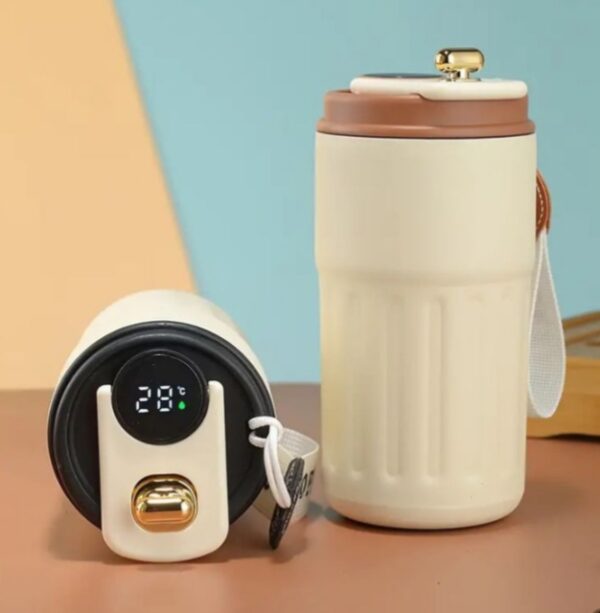 Smart thermos coffee mug with digital temperature display - Image 2